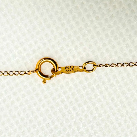 10 Karats Solid Gold Necklace with Pearl Pendant. - Picture 3 of 5